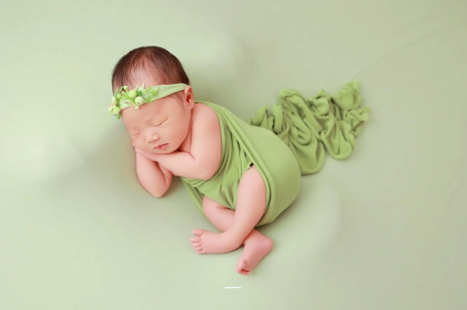 射阳宝宝趴着睡是积食吗